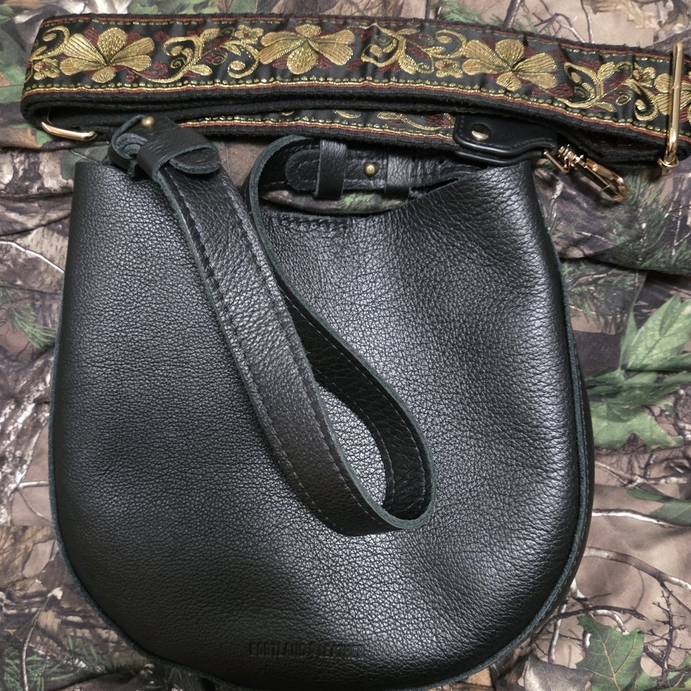 Portland Leather Pebbled Black Medium Olivia